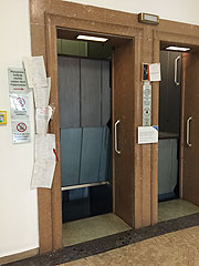 Paternoster im St&auml;dtischen Hochhaus in der Blumenstra0e - bis Ende Mai d&uuml;rfte man hier noch fahren - ab 01.06.2015 ist Schlu&szlig; damit (&copy;Foto: Martin Schmitz)